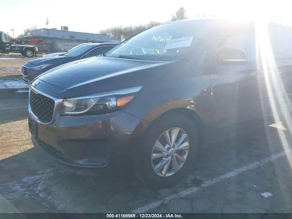 KNDMB5C19G6148863 2016 KIA SEDONA - Image 2