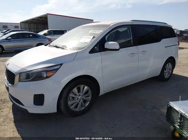 KNDMB5C19G6153805 2016 KIA SEDONA - Image 2
