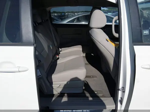 KNDMB5C19G6153805 2016 KIA SEDONA - Image 8