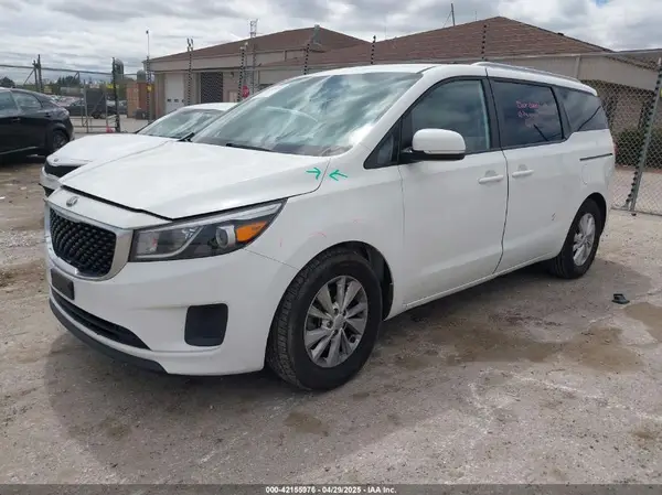 KNDMB5C19G6175576 2016 KIA SEDONA - Image 2