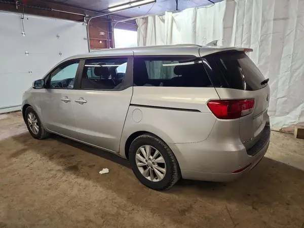KNDMB5C19G6178073 2016 KIA SEDONA - Image 2
