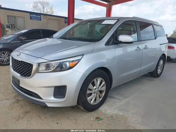 KNDMB5C19G6195441 2016 KIA SEDONA - Image 2