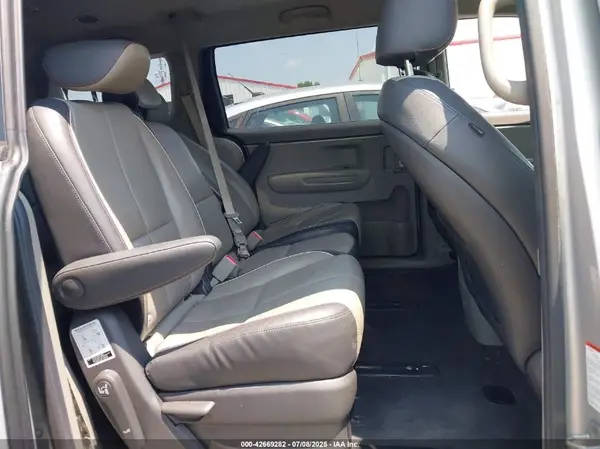 KNDMB5C19G6209824 2016 KIA SEDONA - Image 8