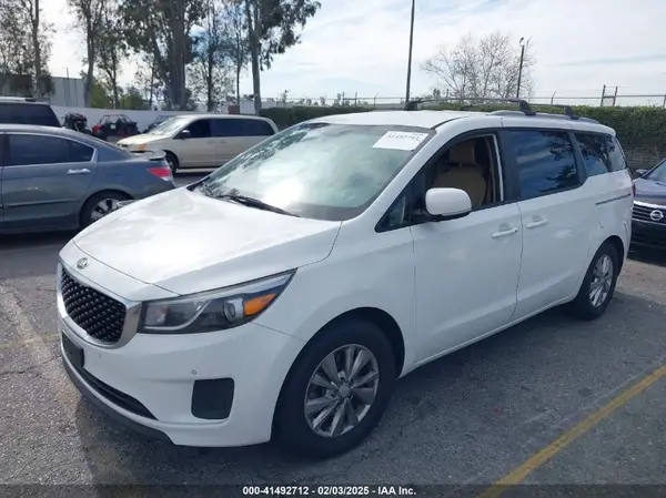 KNDMB5C19G6214070 2016 KIA SEDONA - Image 2