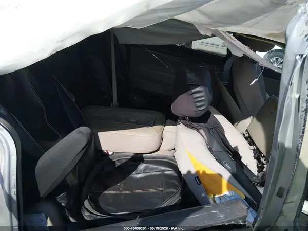 KNDMB5C19H6218377 2017 KIA SEDONA - Image 8