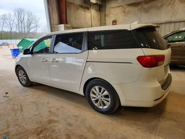 KNDMB5C19H6219058 2017 KIA SEDONA - Image 2