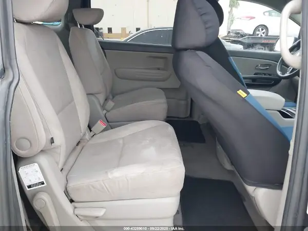KNDMB5C19H6224163 2017 KIA SEDONA - Image 8