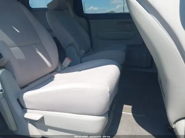 KNDMB5C19H6226849 2017 KIA SEDONA - Image 8