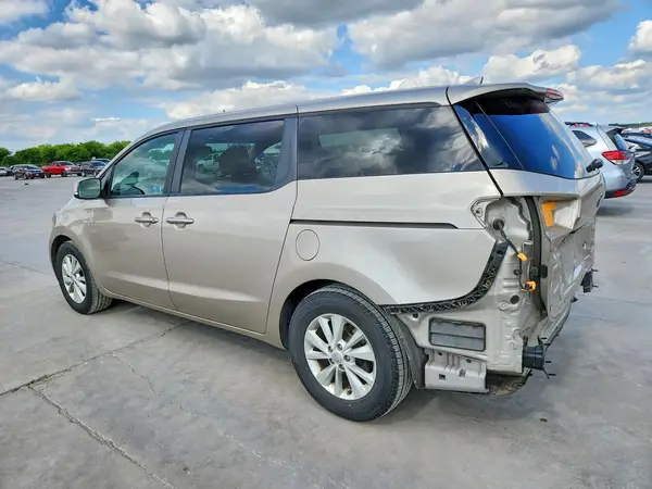 KNDMB5C19H6228388 2017 KIA SEDONA - Image 2