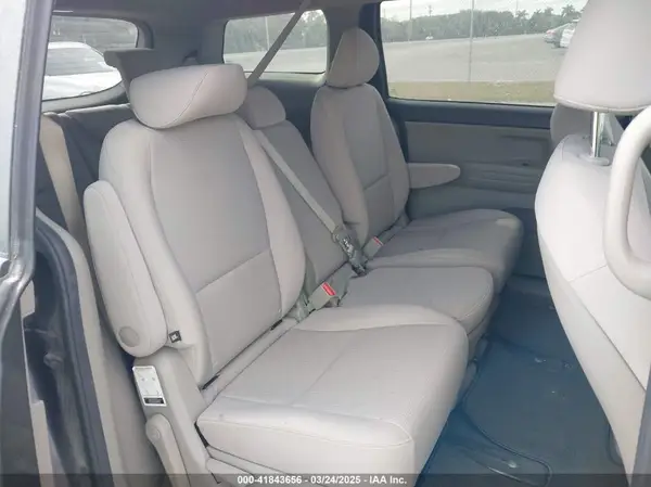 KNDMB5C19H6229542 2017 KIA SEDONA - Image 8