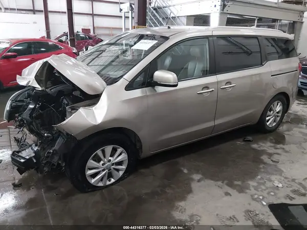 KNDMB5C19H6233543 2017 KIA SEDONA - Image 2