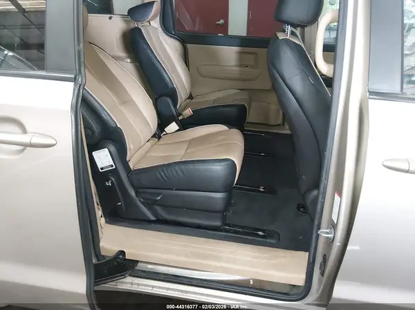 KNDMB5C19H6233543 2017 KIA SEDONA - Image 8