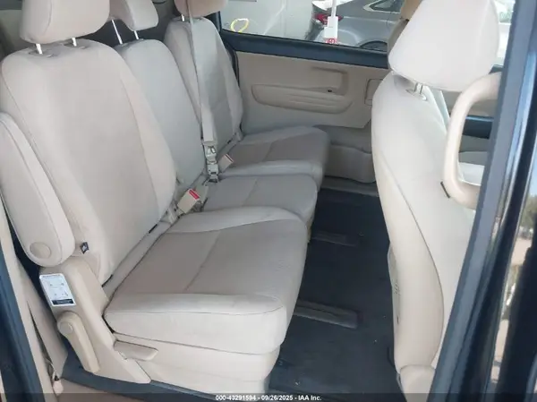 KNDMB5C19H6233848 2017 KIA SEDONA - Image 8