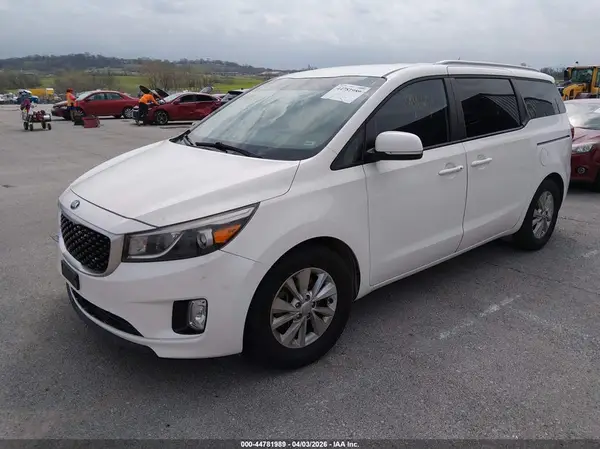KNDMB5C19H6237155 2017 KIA SEDONA - Image 2