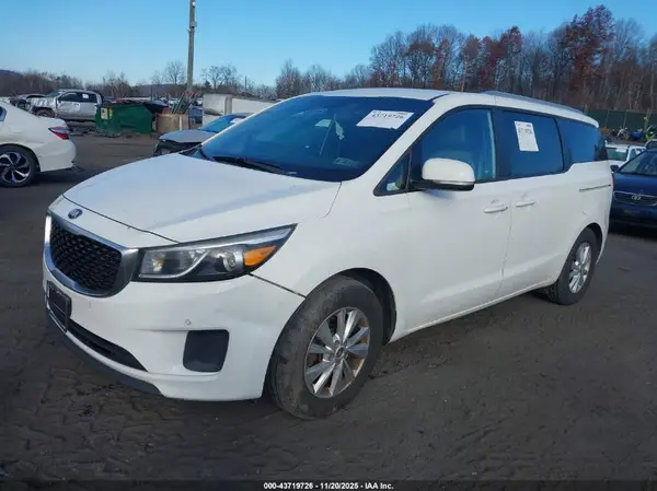 KNDMB5C19H6237172 2017 KIA SEDONA - Image 2