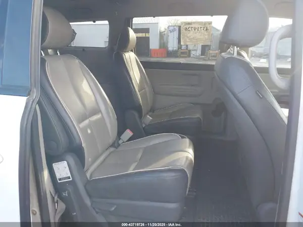 KNDMB5C19H6237172 2017 KIA SEDONA - Image 8