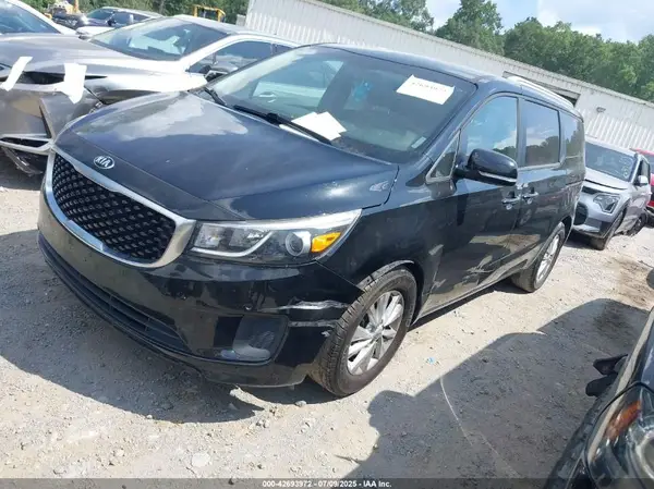 KNDMB5C19H6237849 2017 KIA SEDONA - Image 2