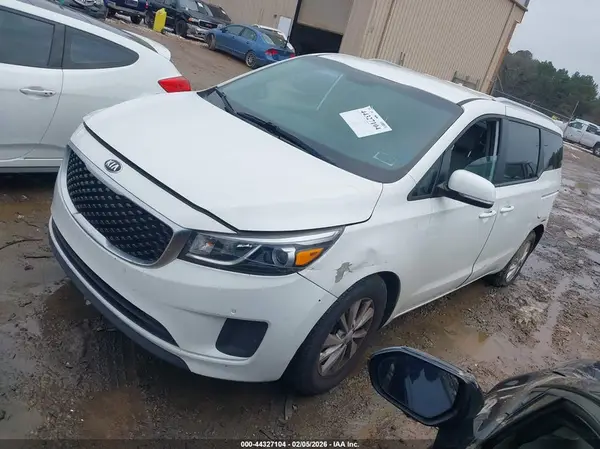 KNDMB5C19H6237897 2017 KIA SEDONA - Image 2