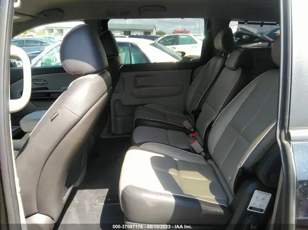 KNDMB5C19H6238001 2017 KIA SEDONA - Image 8