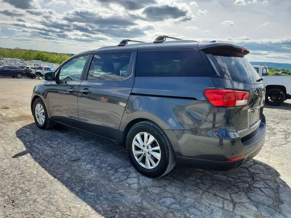 KNDMB5C19H6238712 2017 KIA SEDONA - Image 2
