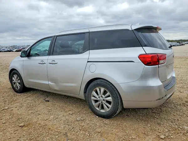 KNDMB5C19H6240816 2017 KIA SEDONA - Image 2
