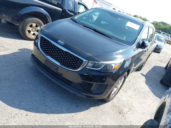 KNDMB5C19H6240900 2017 KIA SEDONA - Image 2