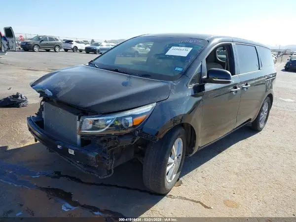 KNDMB5C19H6242338 2017 KIA SEDONA - Image 2
