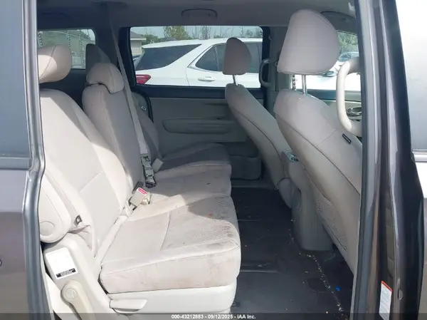 KNDMB5C19H6244848 2017 KIA SEDONA - Image 8