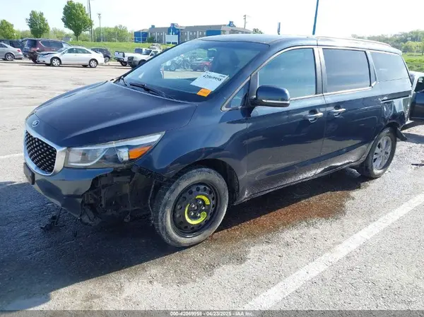 KNDMB5C19H6247894 2017 KIA SEDONA - Image 2