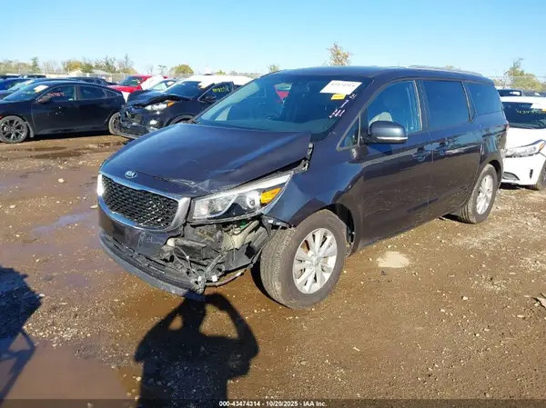 KNDMB5C19H6252836 2017 KIA SEDONA - Image 2