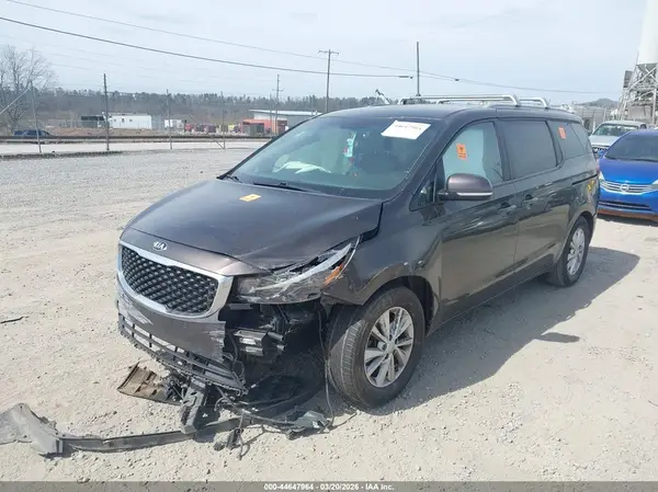 KNDMB5C19H6268535 2017 KIA SEDONA - Image 2