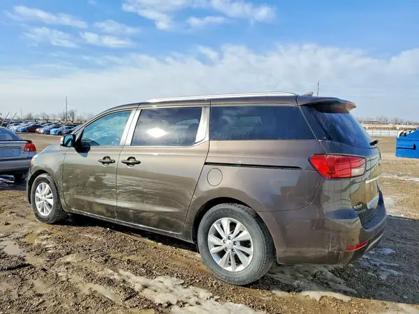 KNDMB5C19H6270317 2017 KIA SEDONA - Image 2