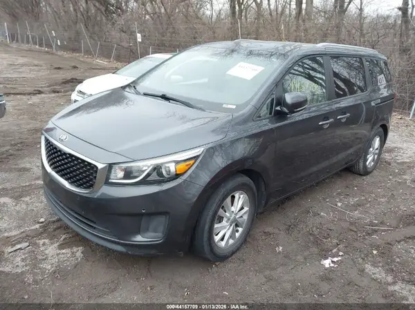 KNDMB5C19H6281205 2017 KIA SEDONA - Image 2
