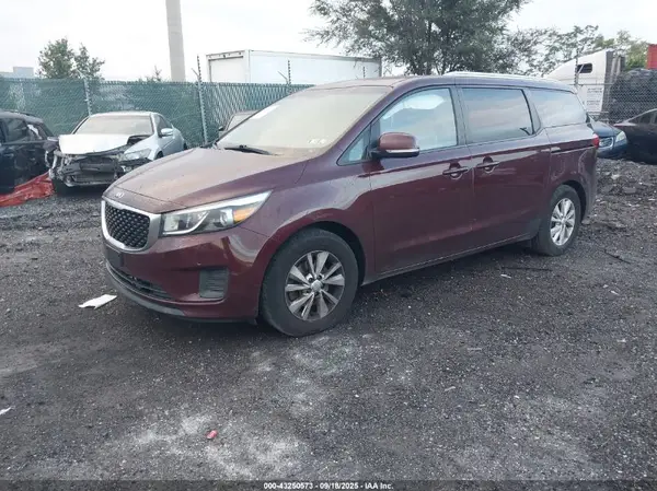 KNDMB5C19H6282158 2017 KIA SEDONA - Image 2