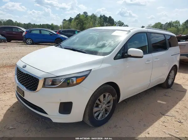 KNDMB5C19H6282600 2017 KIA SEDONA - Image 2