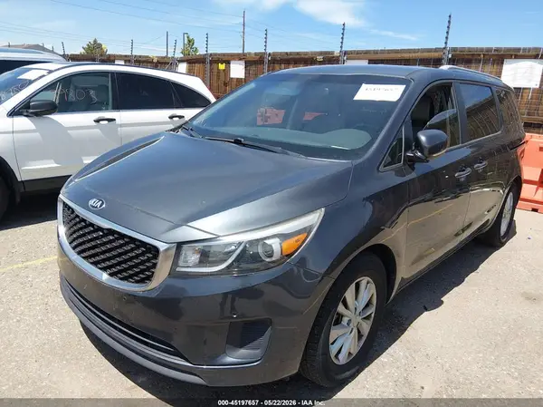 KNDMB5C19H6284380 2017 KIA SEDONA - Image 2