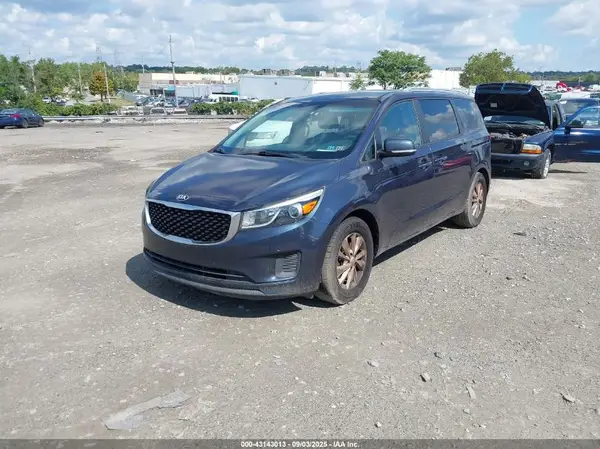 KNDMB5C19H6285528 2017 KIA SEDONA - Image 2