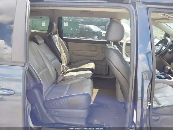 KNDMB5C19H6285528 2017 KIA SEDONA - Image 8