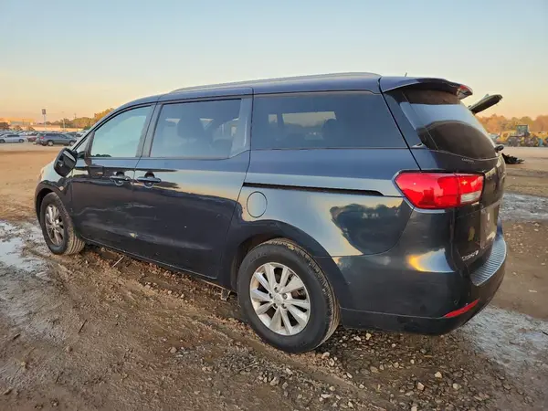 KNDMB5C19H6289160 2017 KIA SEDONA - Image 2