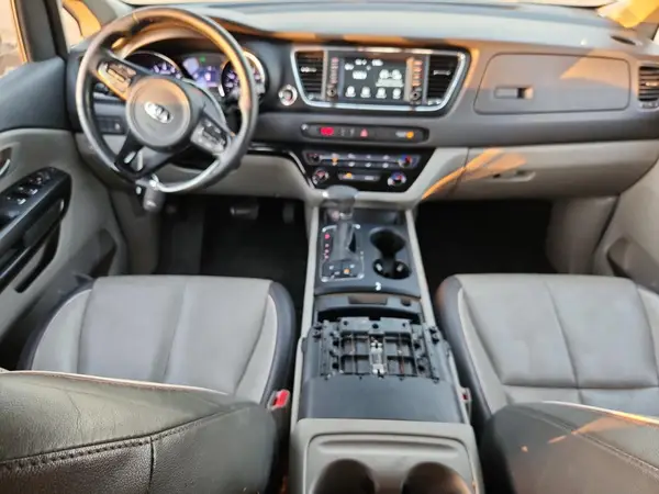 KNDMB5C19H6289160 2017 KIA SEDONA - Image 8