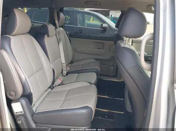 KNDMB5C19H6312615 2017 KIA SEDONA - Image 8