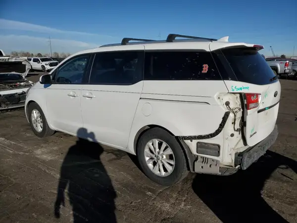 KNDMB5C19H6325946 2017 KIA SEDONA - Image 2