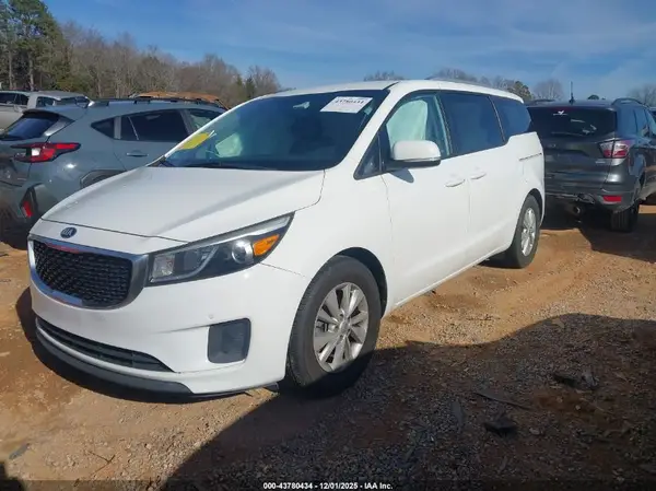 KNDMB5C19H6328202 2017 KIA SEDONA - Image 2