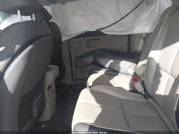 KNDMB5C19H6328202 2017 KIA SEDONA - Image 8
