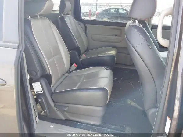 KNDMB5C19H6329933 2017 KIA SEDONA - Image 8