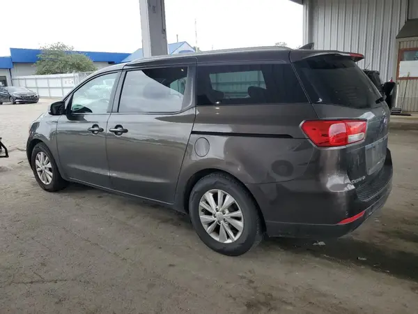 KNDMB5C19H6339832 2017 KIA SEDONA - Image 2