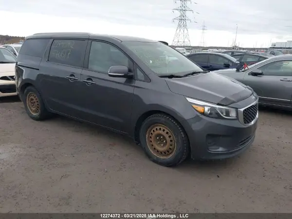 KNDMB5C19J6370617 2018 KIA SEDONA - Image 1