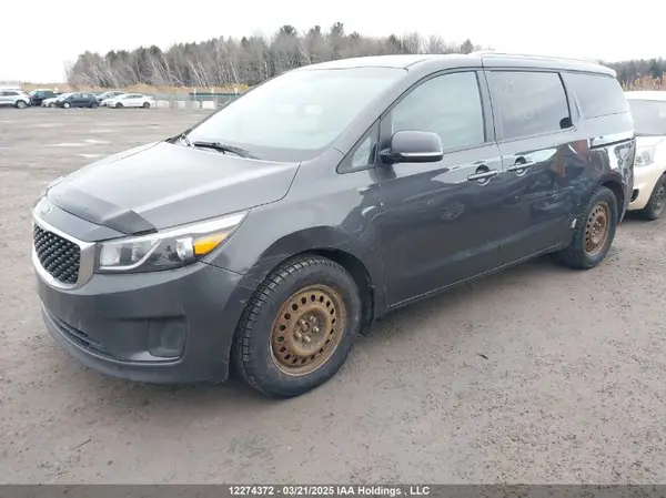 KNDMB5C19J6370617 2018 KIA SEDONA - Image 2