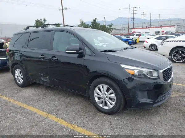 KNDMB5C19J6380435 2018 KIA SEDONA - Image 1