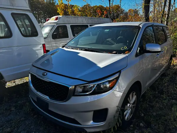 KNDMB5C19J6381925 2018 KIA SEDONA - Image 2